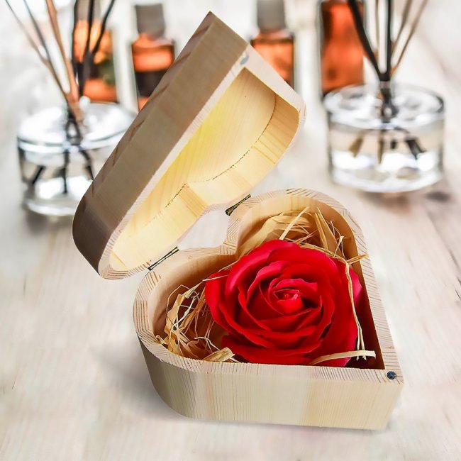 Coffret bois coeur avec rose de savon
