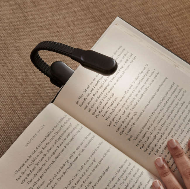 Lampe de lecture clipsable et rechargeable - kikkerland