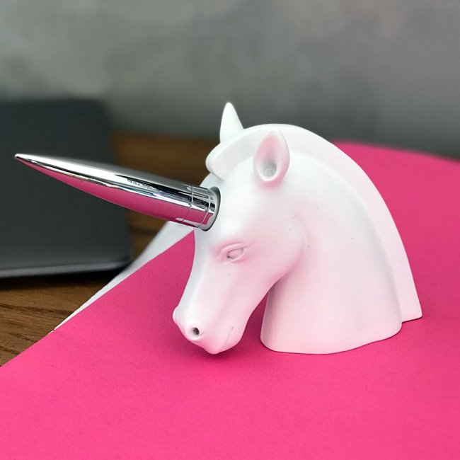 Licorne porte-stylo et presse-papiers