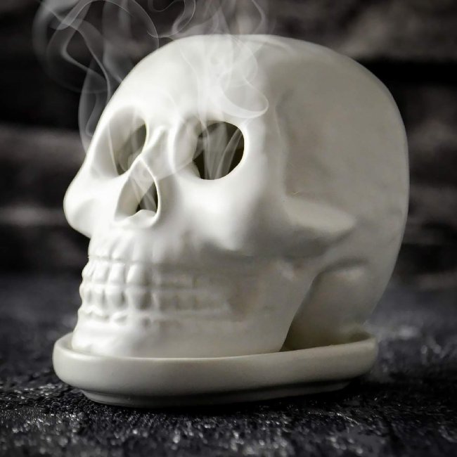 Tête de mort, Brûleur d'encens