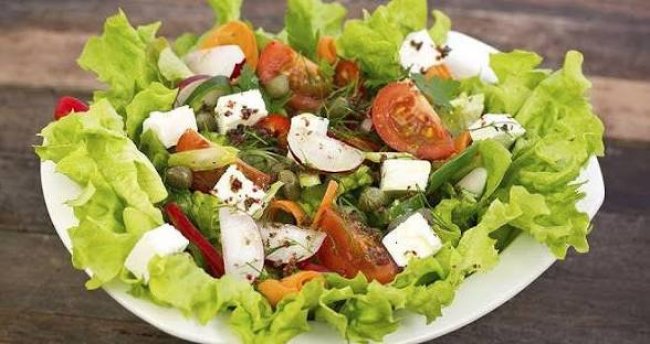 Salade de crudités aux œufs