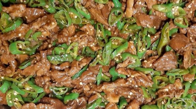 Sauté de porc aux gros piments