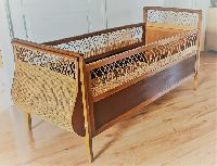 LIT ENFANT/BEBE EN BOIS ET ROTIN VINTAGE