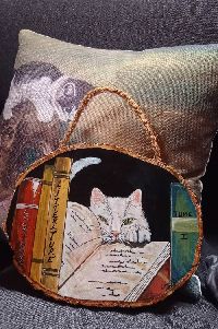 Chat Blanc Aux Livres