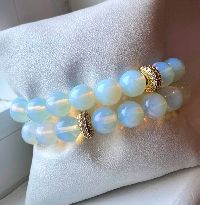 Bracelet En Pierre De Lune 10mm Et Perle Pavée D’or.