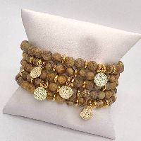 Ce Bracelet Est Fait à La Main Avec Des Perles De Jaspe Marron De 6 Mm…